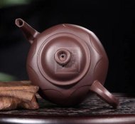 《靜荷》宜興紫砂壺高級(jí)工藝美術(shù)師手工紫茄泥茶具茶壺