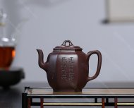 泉眼無聲惜細流，樹蔭照水愛晴柔。