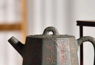 《井欄》中國井欄紫砂壺工藝美術師正品宜興手工茶壺段泥外部粉綠泥壺