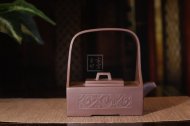 《金玉提梁》宜興市紫砂壺紫泥全手工高級(jí)工藝美術(shù)師制作創(chuàng)新提梁茶具套壺